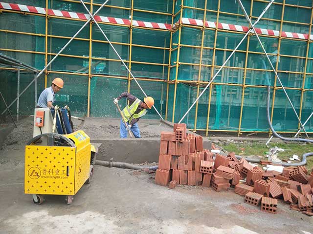 小型二次构造柱泵施工现场