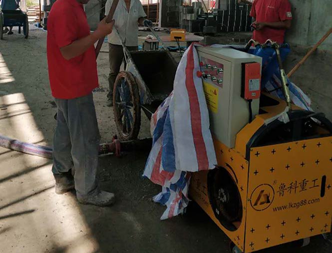 二次构造柱浇注泵合作润商建设西华润商家居建材港项目